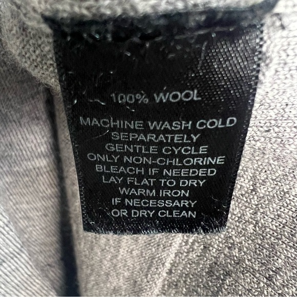 WHBM Womens 100% Wool Knit Metal Button Up Cardigan Gray Sz L Pocket Lightweight - Picture 8 of 11